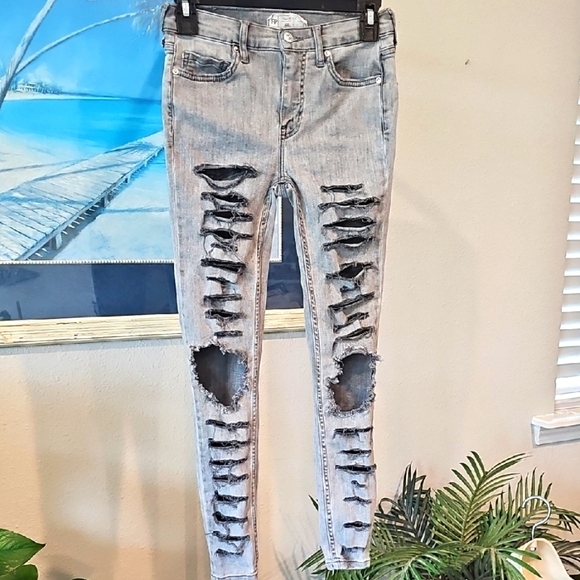 Free People Distressed Ripped Gray Denim Stretch Jeans Women's Size 25 - Picture 1 of 3